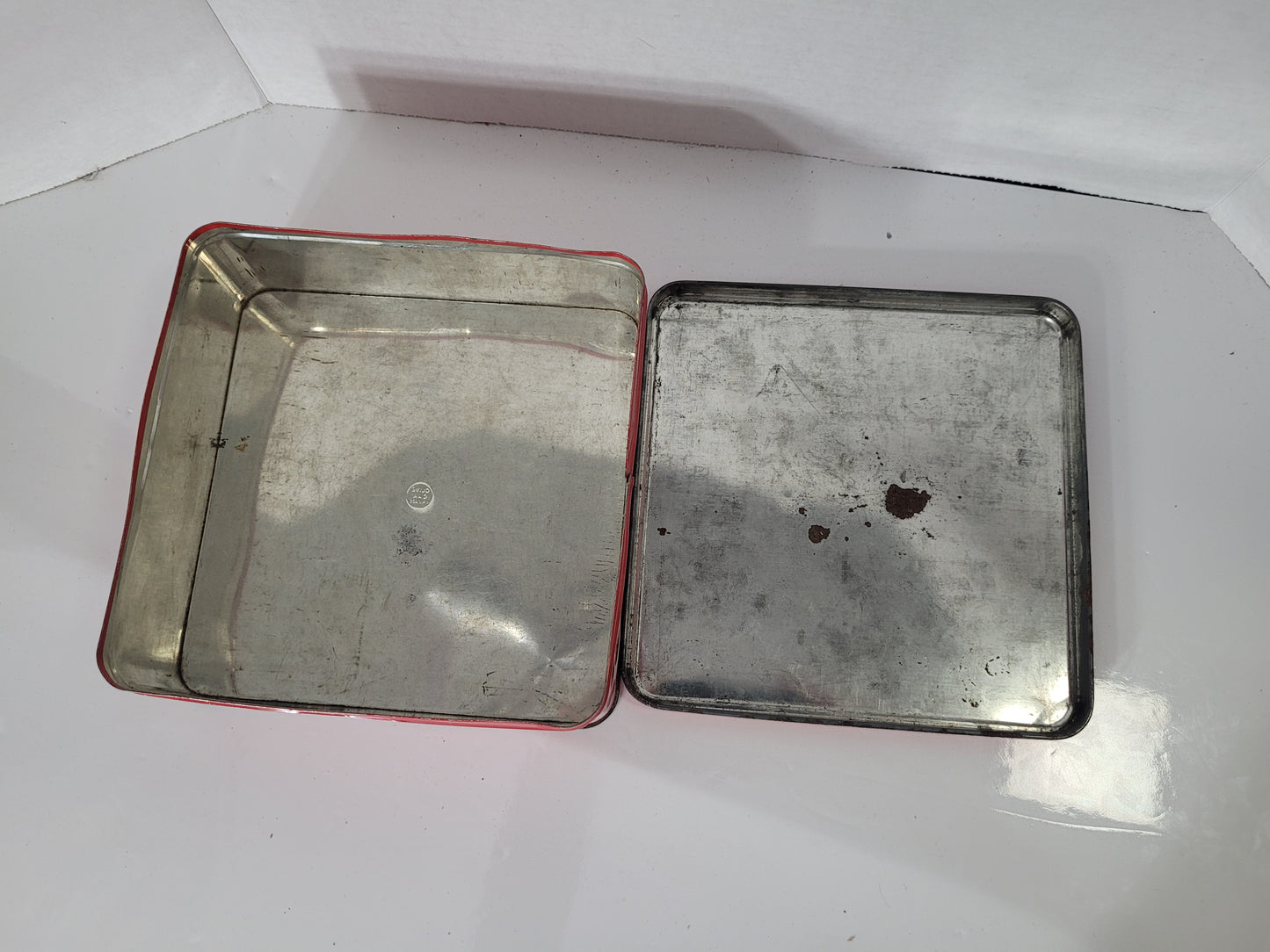 Vintage Country Inn Fruit Cake Tin – Olive Can Co. Chicago – 8.25" Square