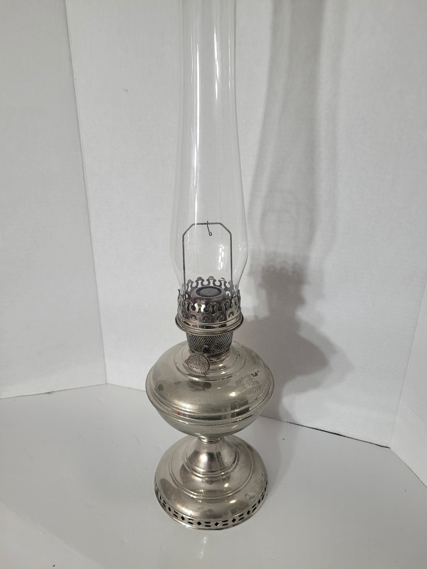 Antique Aladdin Model No. 6 Nickel-Plated Kerosene Mantle Lamp – Chicago – Circa 1914–1917
