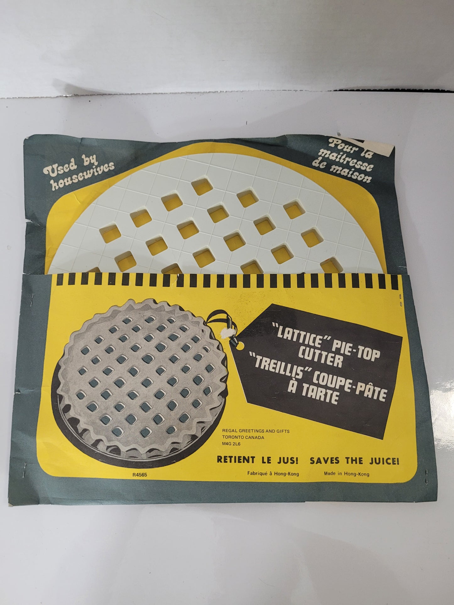 Vintage 1960s Regal Lattice Pie-Top Cutter – Original Packaging – 9.75"