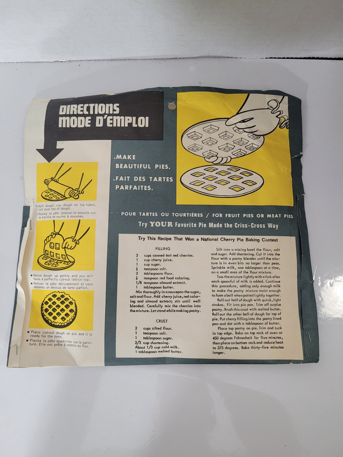 Vintage 1960s Regal Lattice Pie-Top Cutter – Original Packaging – 9.75"