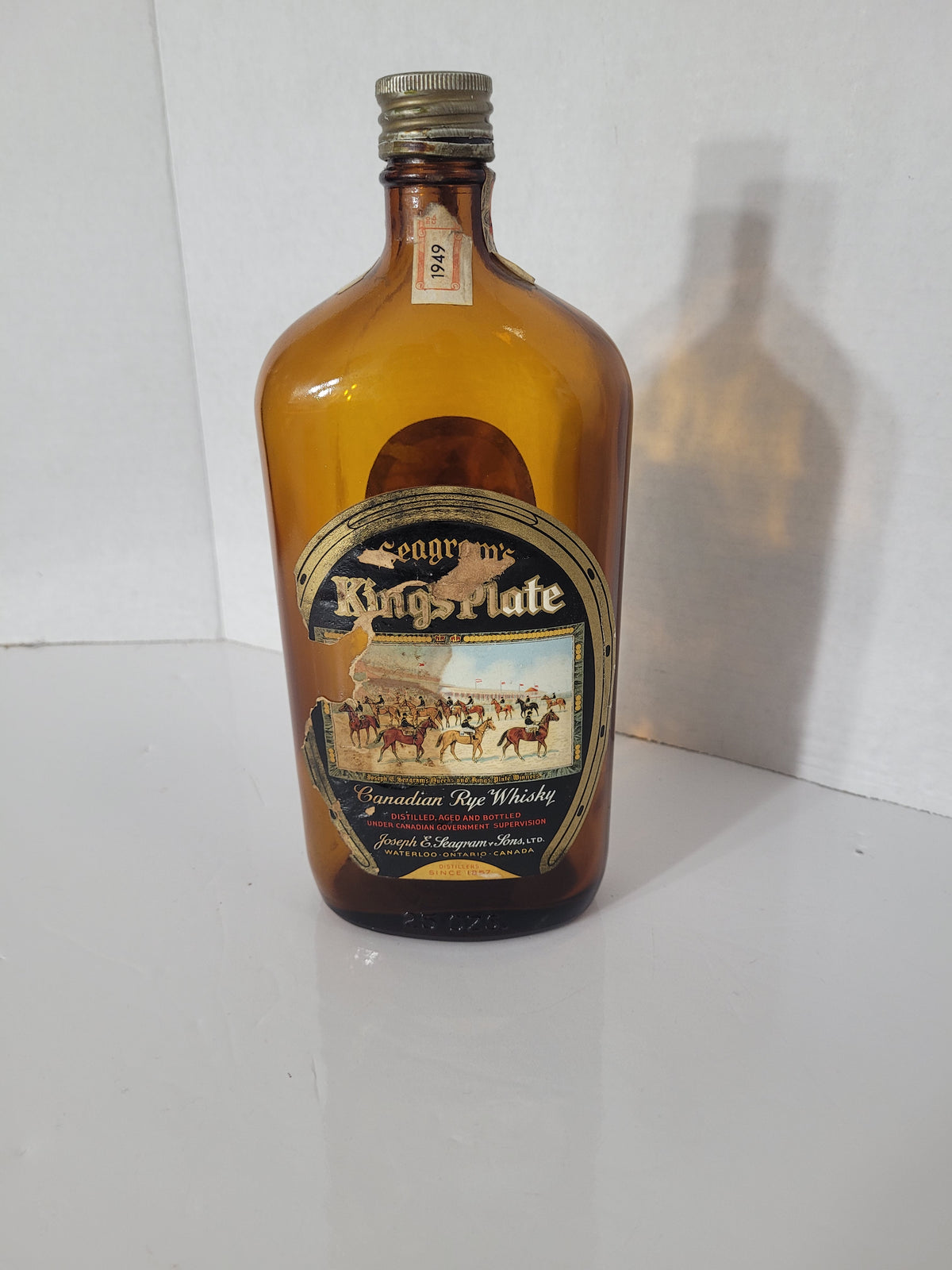 Vintage Seagram’s King’s Plate Canadian Rye Whisky Bottle – 1949 Tax Strip – Waterloo, Ontario