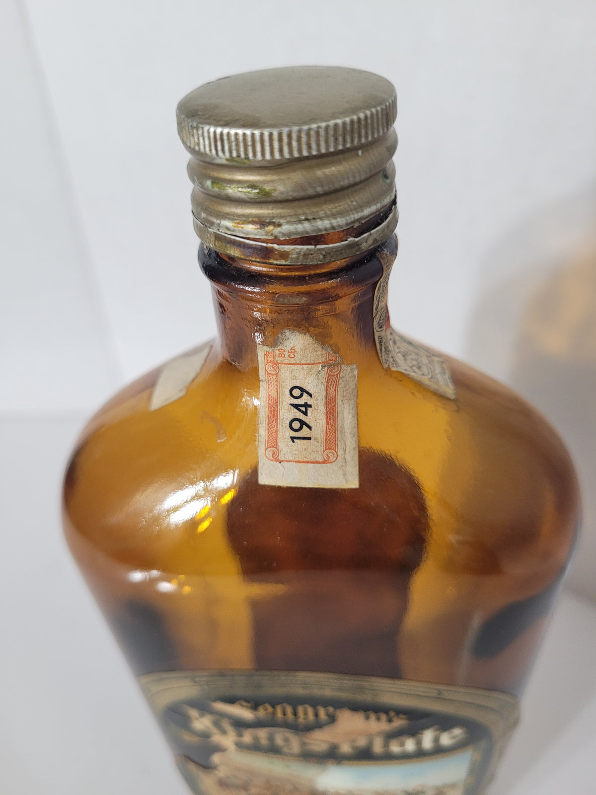 Vintage Seagram’s King’s Plate Canadian Rye Whisky Bottle – 1949 Tax Strip – Waterloo, Ontario