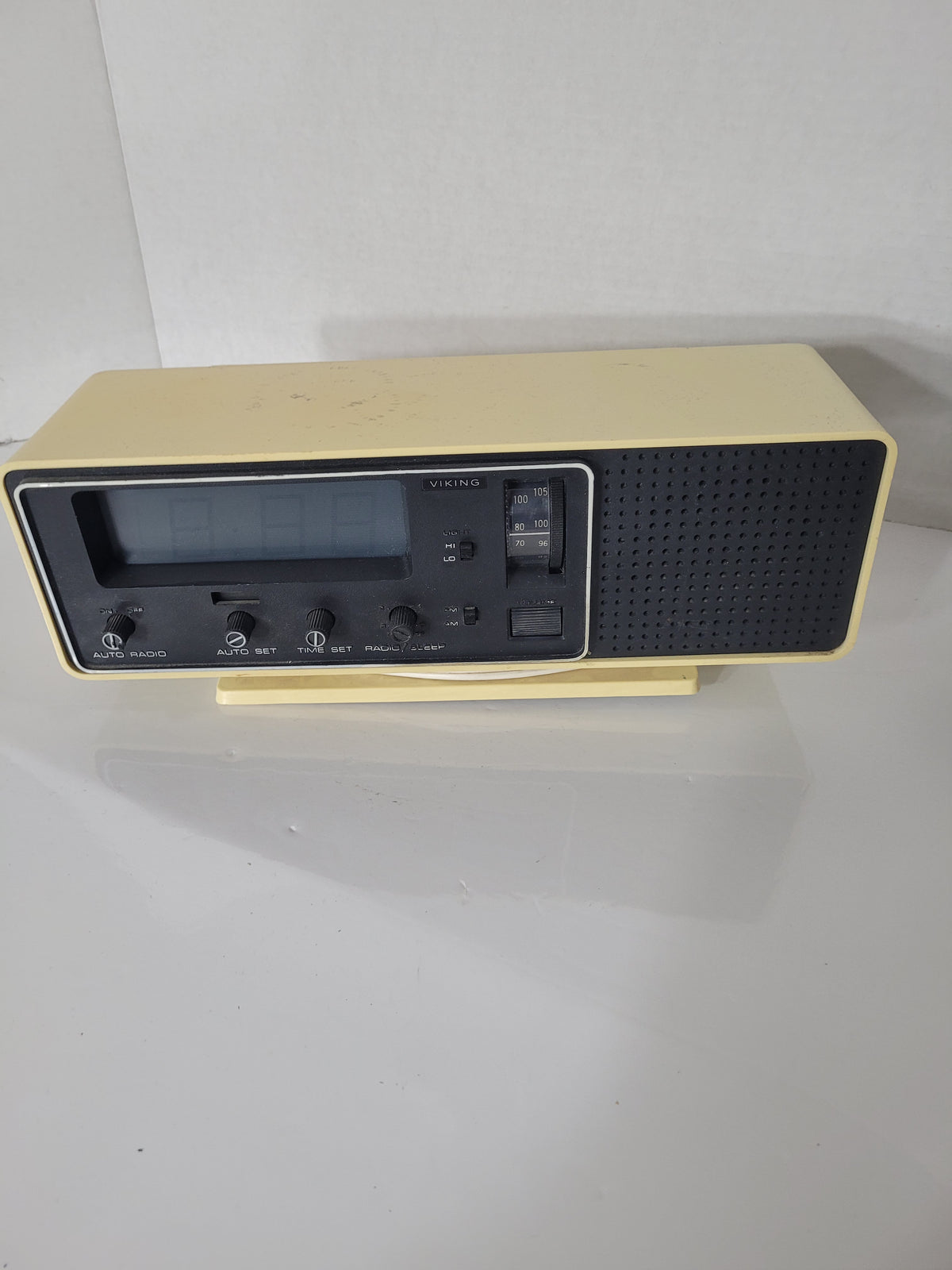 Vintage Viking Eaton MII-385 AM/FM Clock Radio – Retro Cream Case – Tested & Working