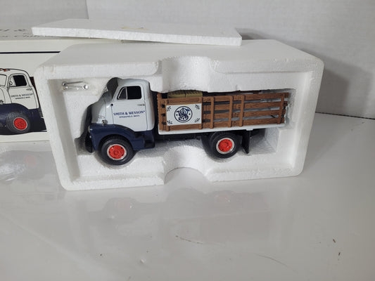 1994 First Gear Smith & Wesson 1952 GMC Full Rack Stake Truck – 1:34 Scale – Model 10-1326 – Original Box