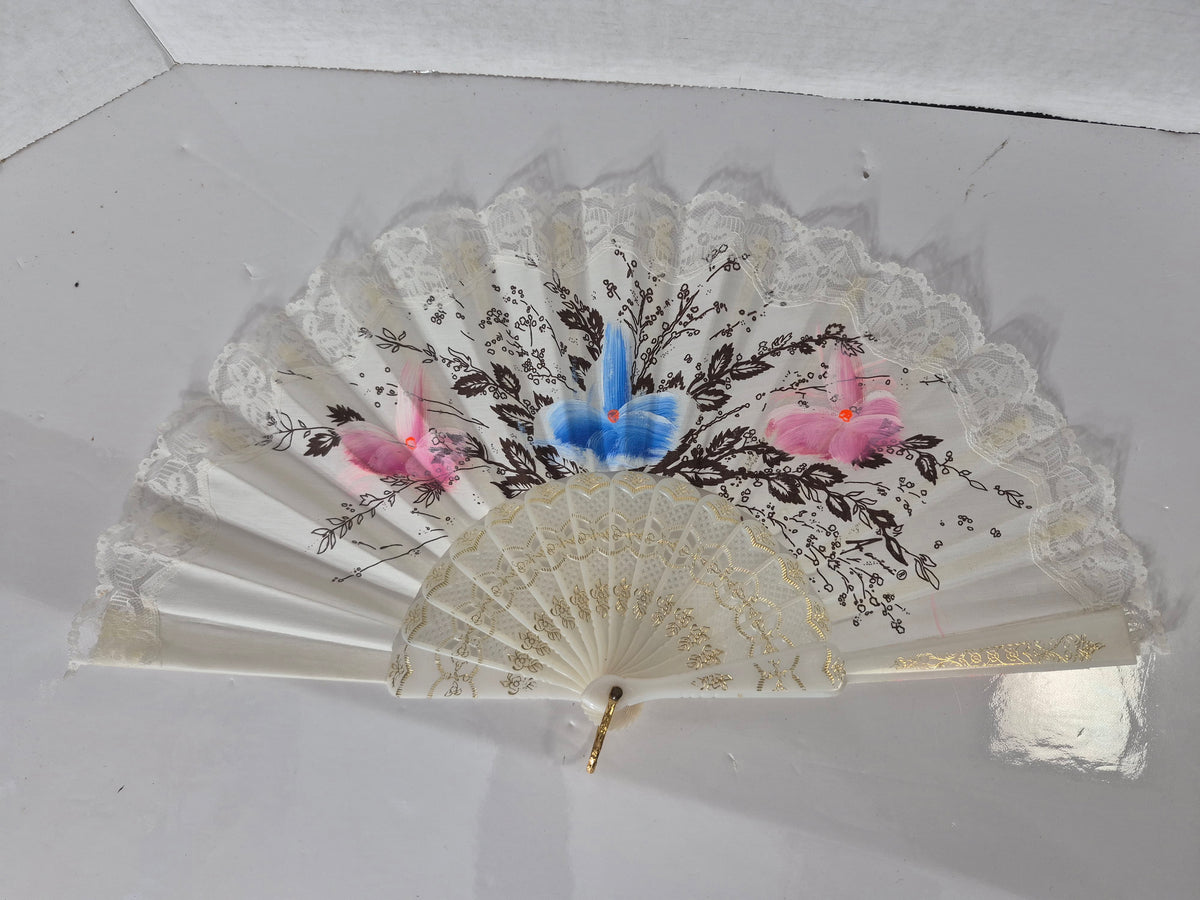 Vintage Floral Folding Hand Fan with White Lace & Gold Details – 18 × 10 Inches