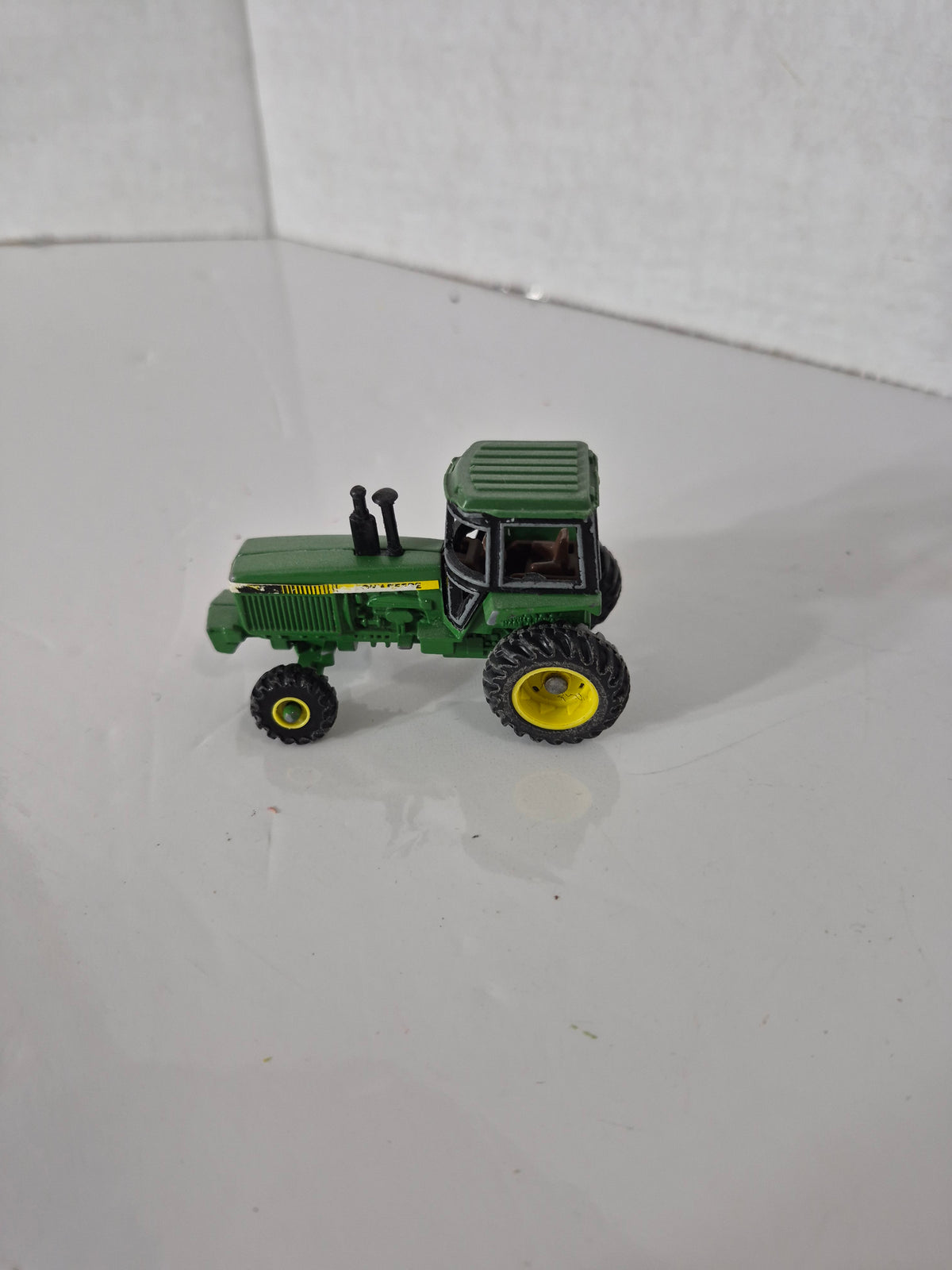 Vintage John Deere Die-Cast Tractor – Green & Yellow Farm Toy