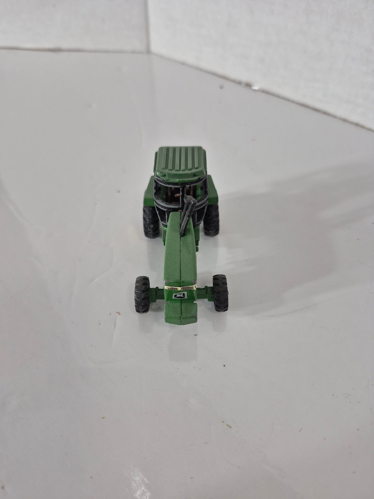 Vintage John Deere Die-Cast Tractor – Green & Yellow Farm Toy