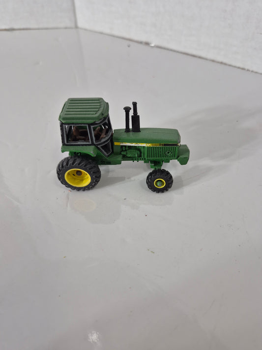 Vintage John Deere Die-Cast Tractor – Green & Yellow Farm Toy