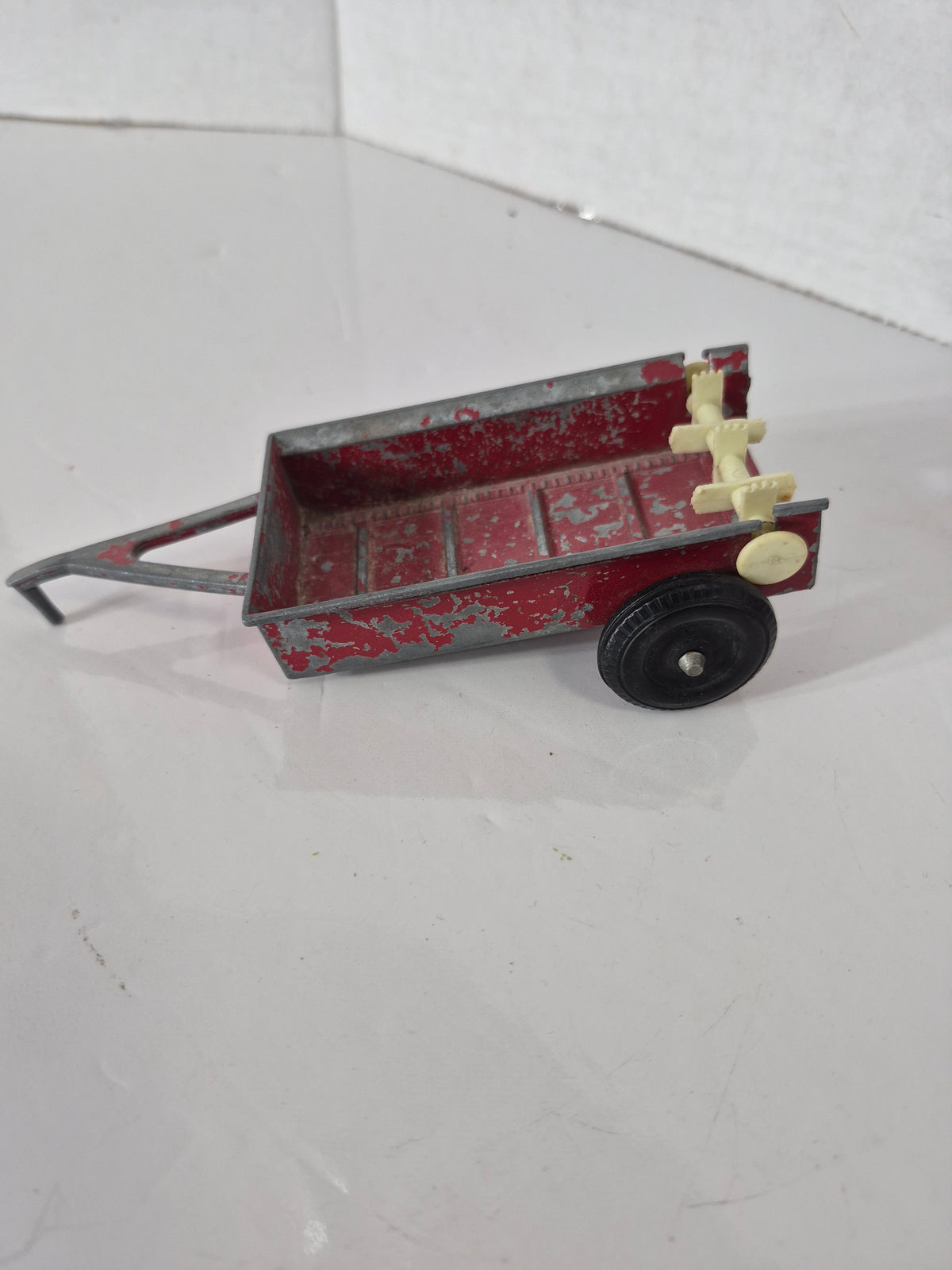 Vintage ERTL Red Farm Manure Spreader Toy – Dyersville Iowa – Made in USA