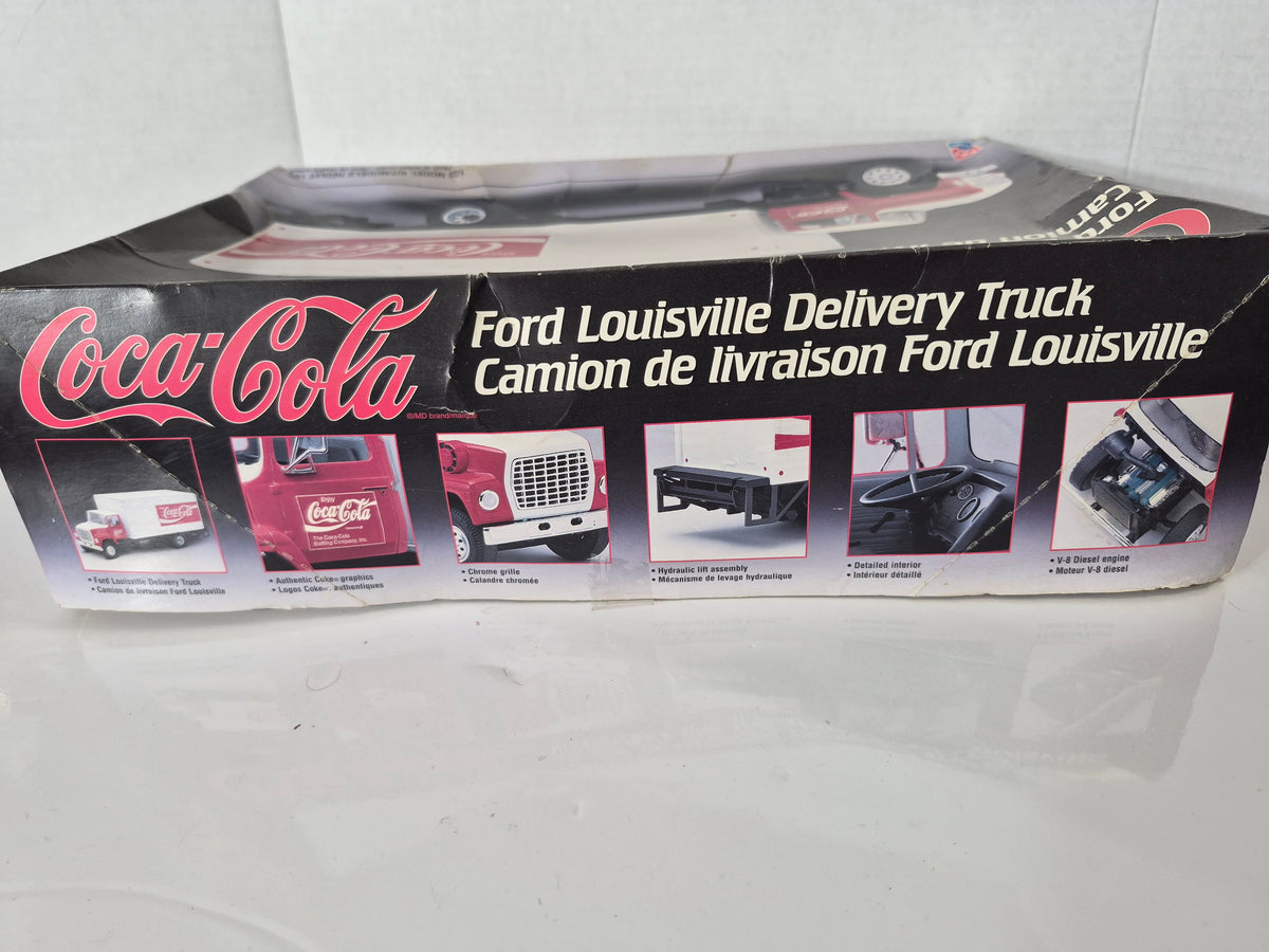 1998 Coca-Cola Ford Louisville Delivery Truck 1/25 Model Kit – AMT/ERTL H825
