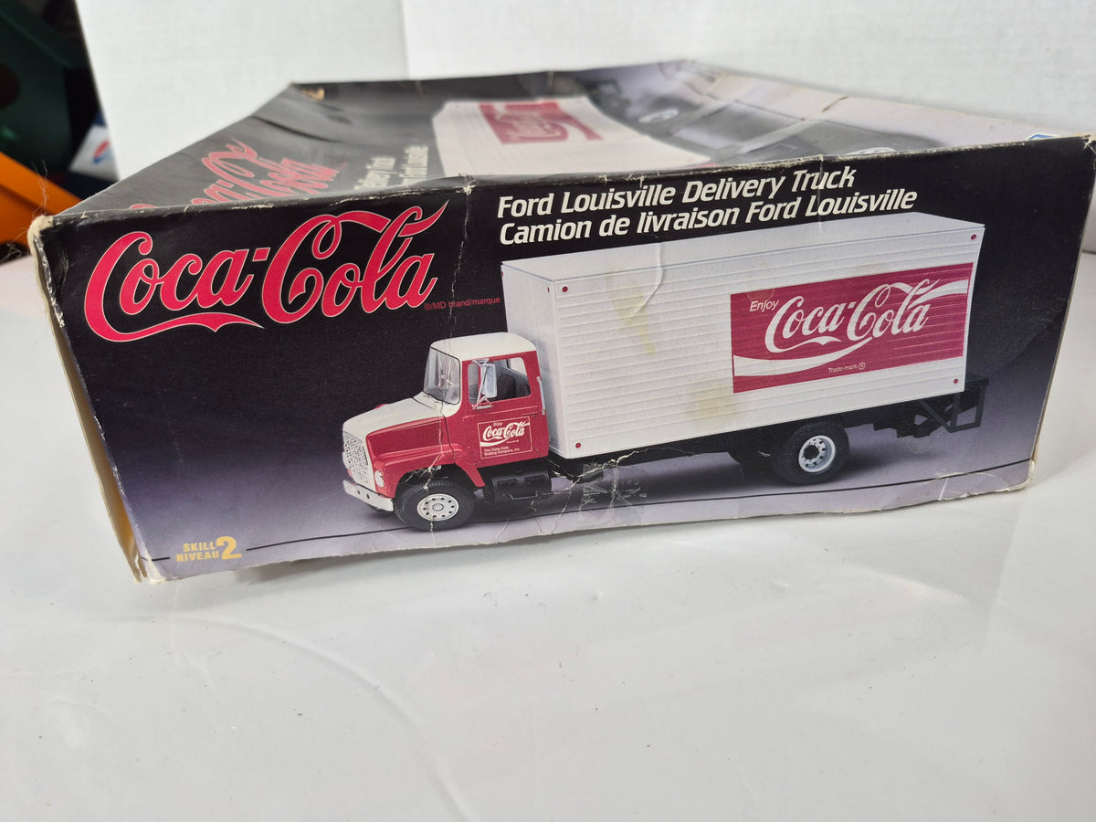 1998 Coca-Cola Ford Louisville Delivery Truck 1/25 Model Kit – AMT/ERTL H825
