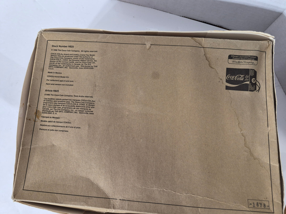 1998 Coca-Cola Ford Louisville Delivery Truck 1/25 Model Kit – AMT/ERTL H825
