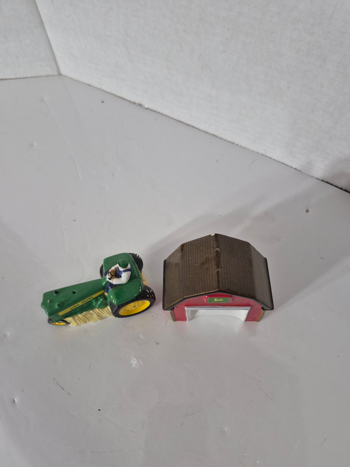 John Deere Tractor & Barn Salt and Pepper Shakers – 2 Piece Set