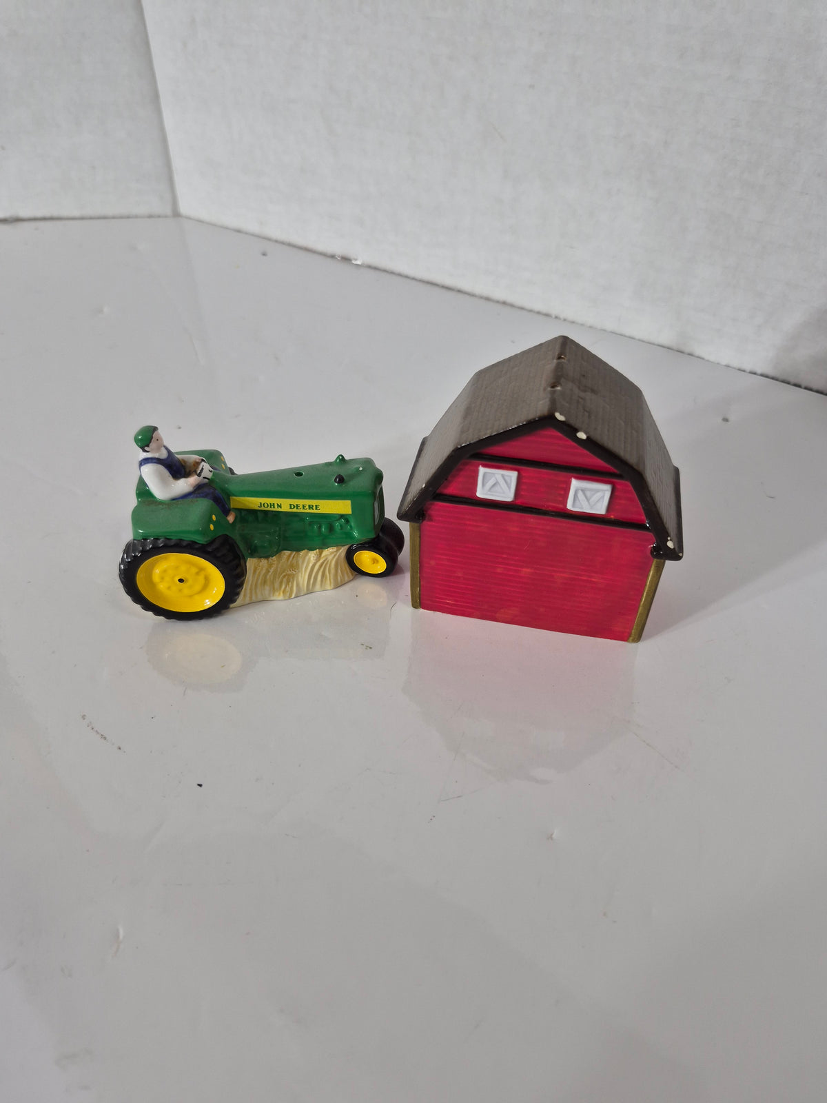 John Deere Tractor & Barn Salt and Pepper Shakers – 2 Piece Set
