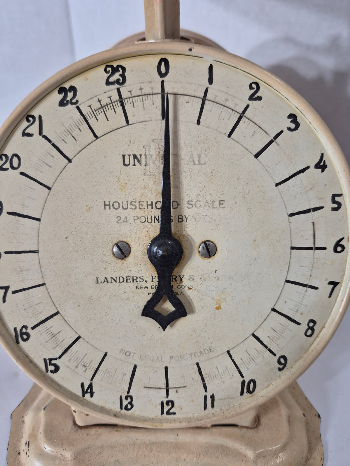 Vintage Universal Household Scale – Landers, Frary & Clark – 24 lb
