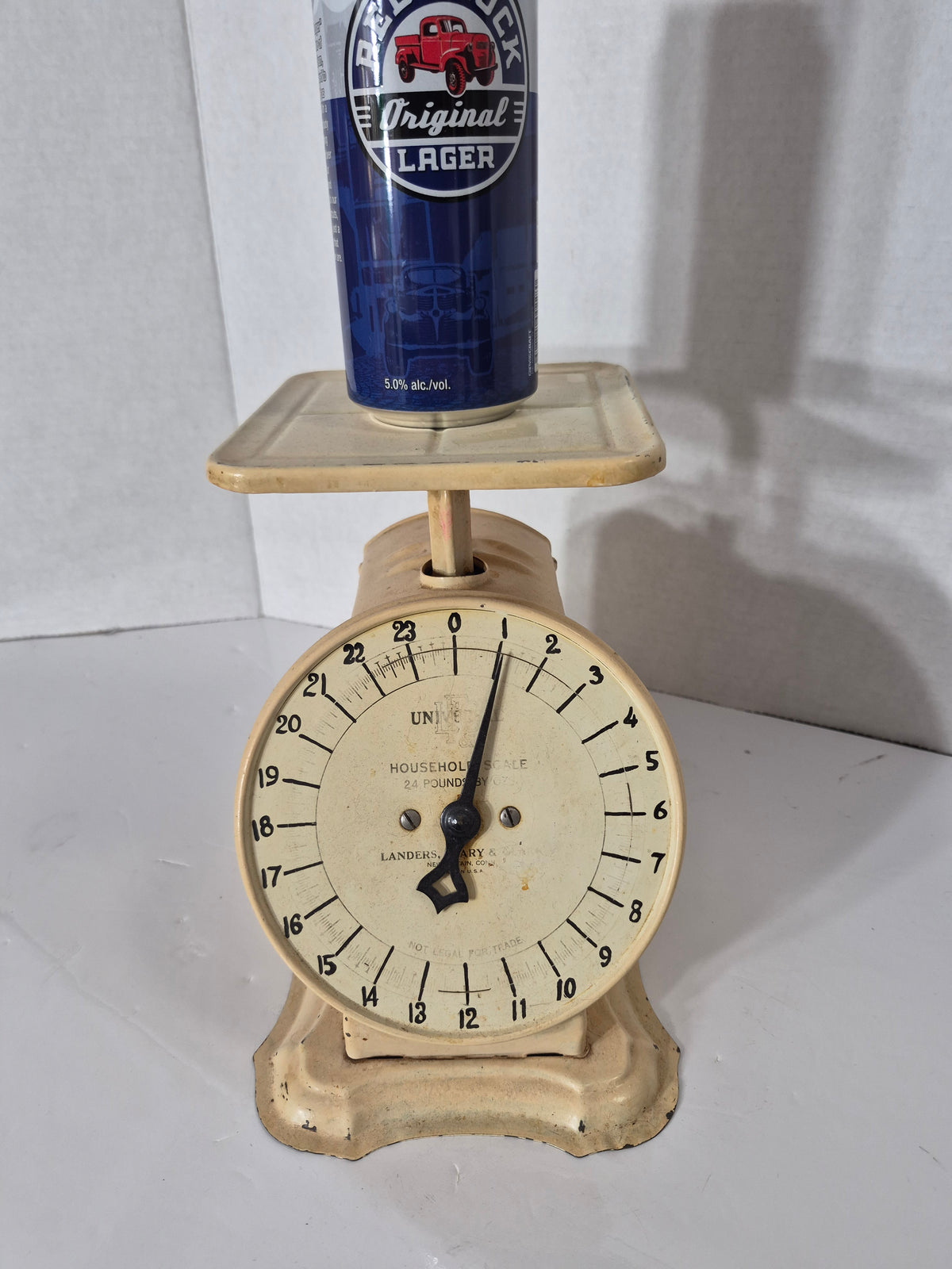 Vintage Universal Household Scale – Landers, Frary & Clark – 24 lb