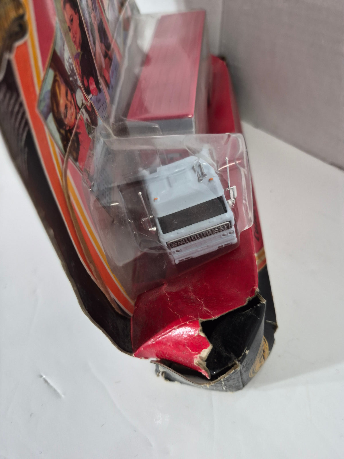 Matchbox Collectibles Coca-Cola Calendar Girls Semi Truck – Box Had a Run-In with a Pepsi Driver  Description