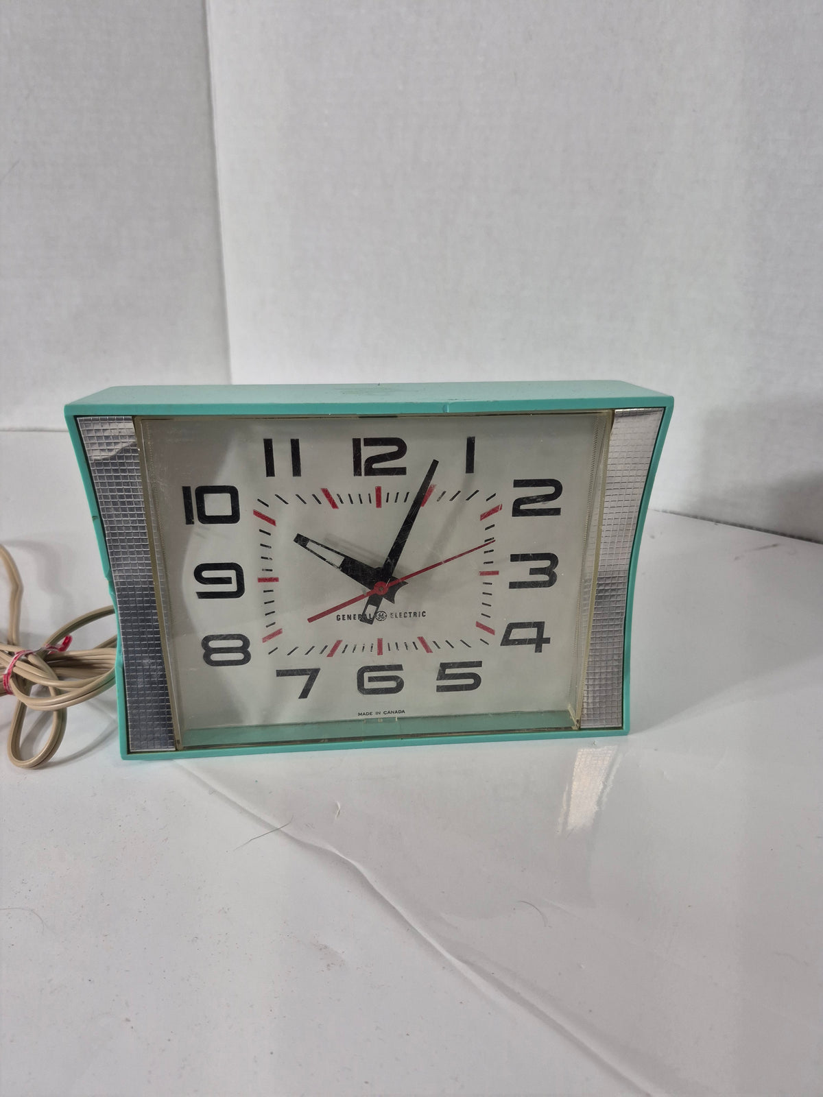 Vintage Canadian General Electric Turquoise Electric Clock – Working – Mid-Century Modern