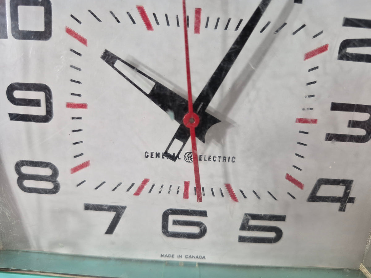Vintage Canadian General Electric Turquoise Electric Clock – Working – Mid-Century Modern