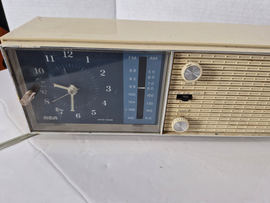 Vintage RCA RZS-445Y AM/FM Solid-State Clock Radio – Working – Mid-1960s
