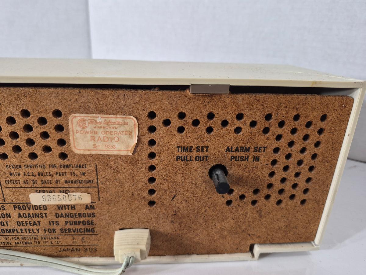 Vintage RCA RZS-445Y AM/FM Solid-State Clock Radio – Working – Mid-1960s