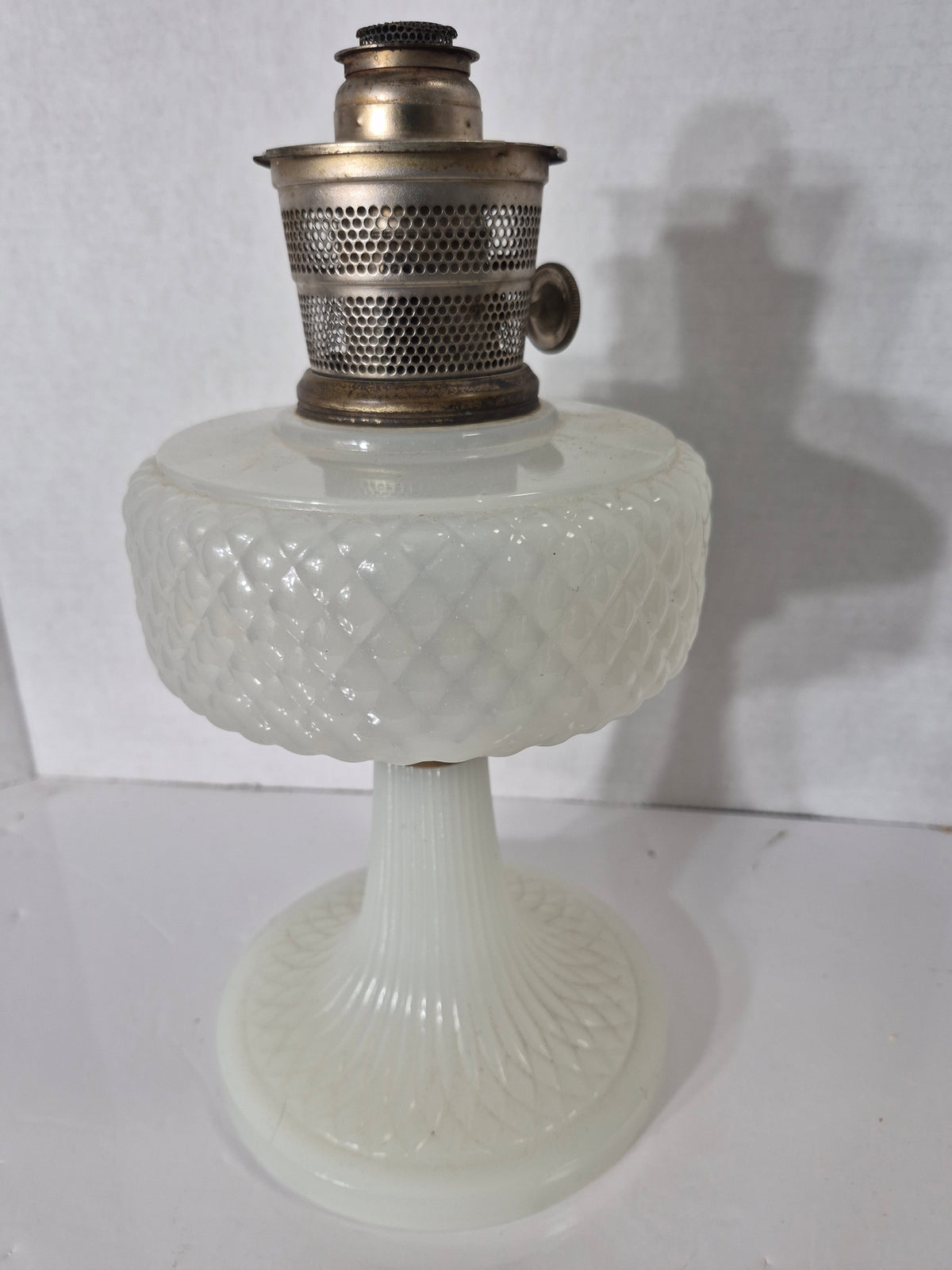 Aladdin Nu-Type Model B-85 White Moonstone Diamond Quilt Kerosene Lamp – c.1937