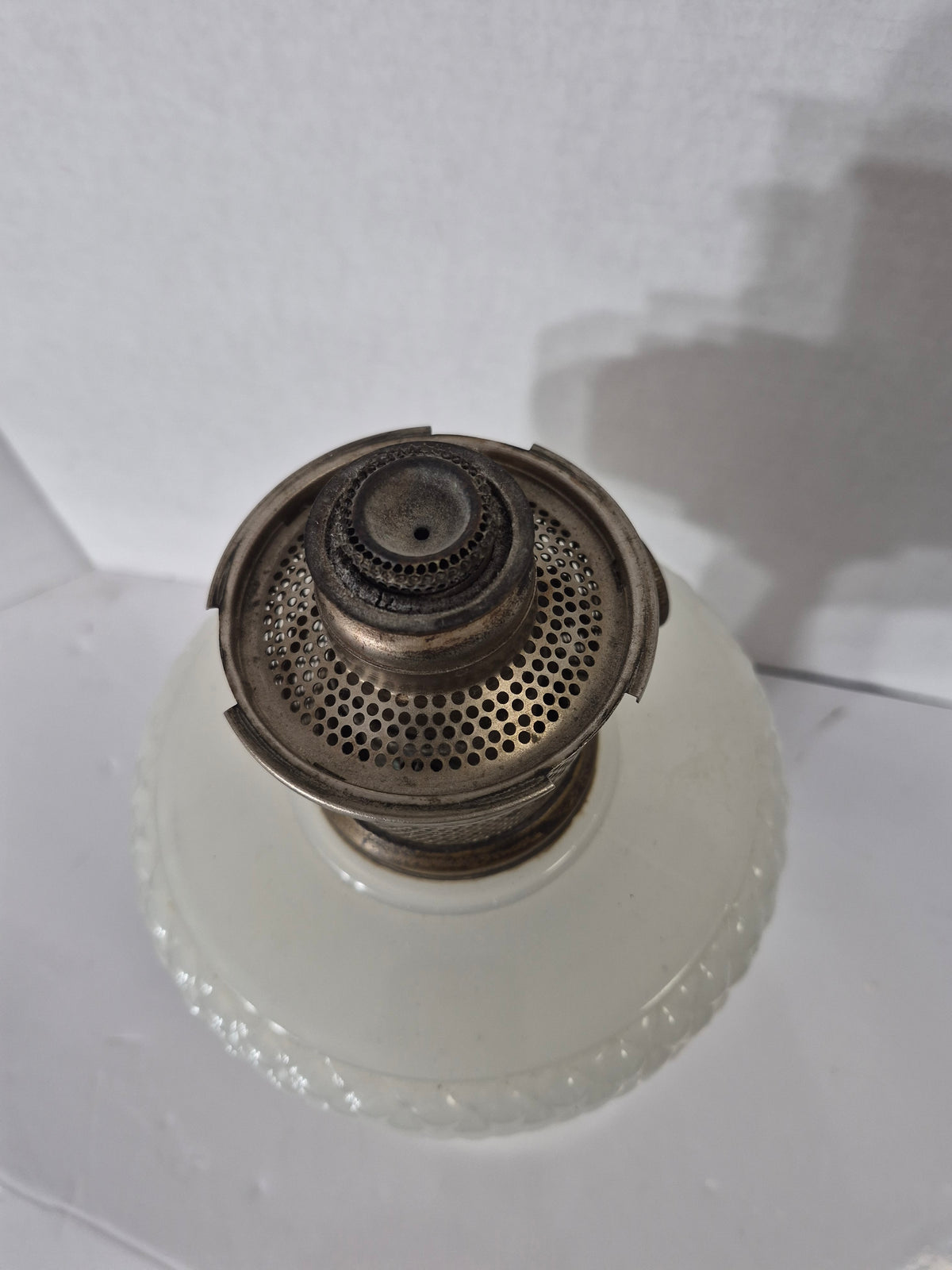 Aladdin Nu-Type Model B-85 White Moonstone Diamond Quilt Kerosene Lamp – c.1937