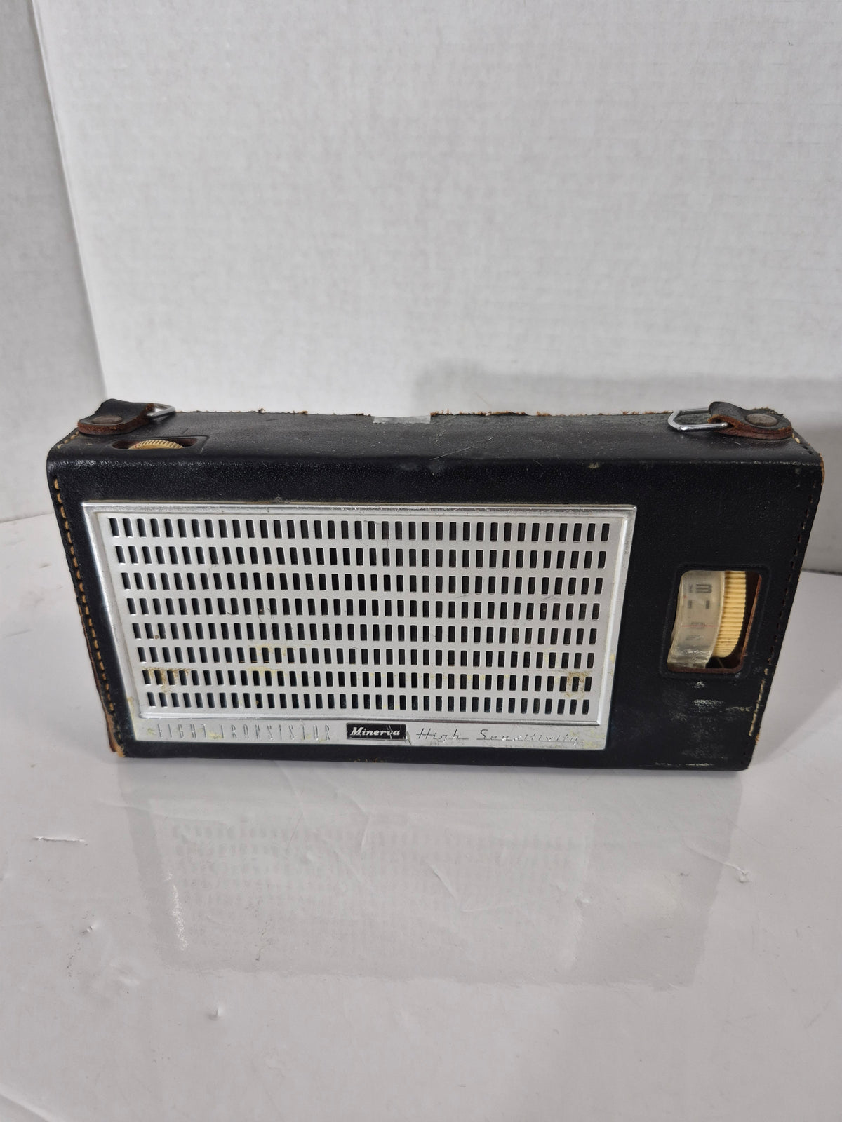 Vintage Minerva Eight-Transistor High Sensitivity Portable AM Radio – Powers On – c.1960s