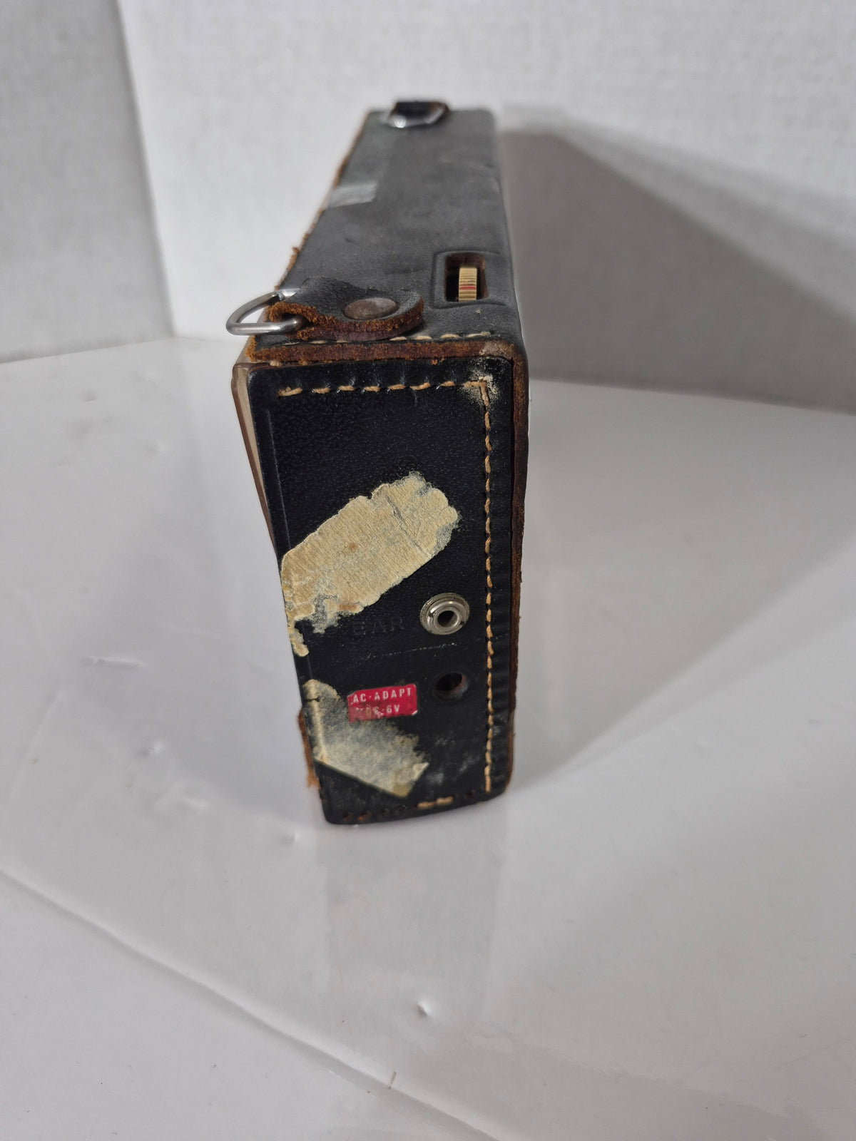 Vintage Minerva Eight-Transistor High Sensitivity Portable AM Radio – Powers On – c.1960s