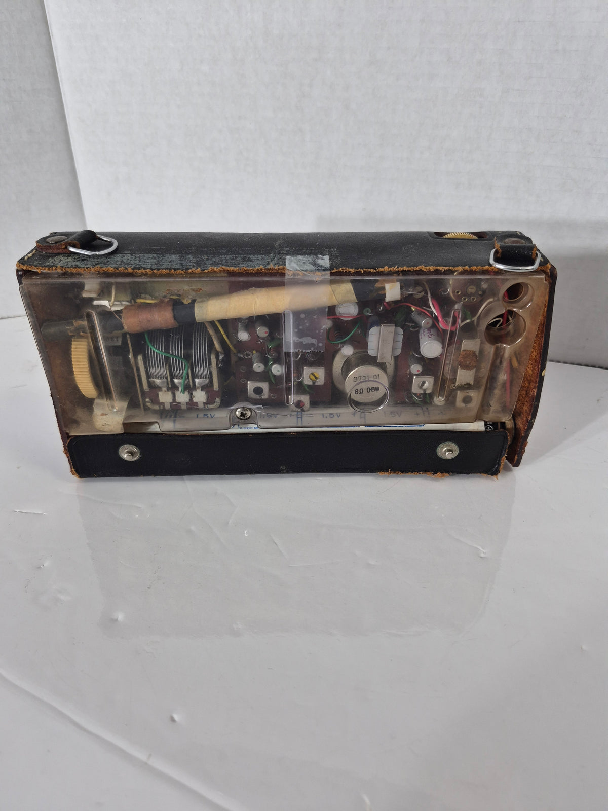 Vintage Minerva Eight-Transistor High Sensitivity Portable AM Radio – Powers On – c.1960s