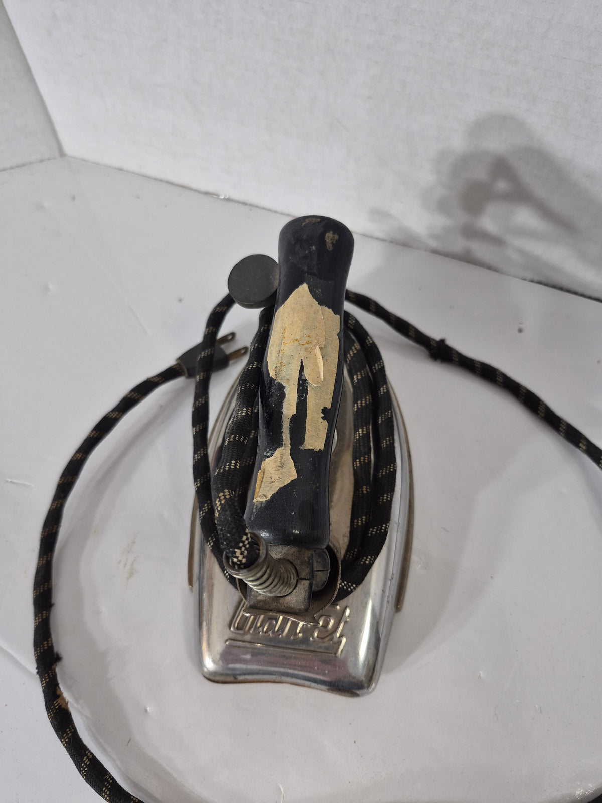 Vintage Giant Electric Mfg. Co. Chrome Electric Iron – Montreal, Canada – Model 182