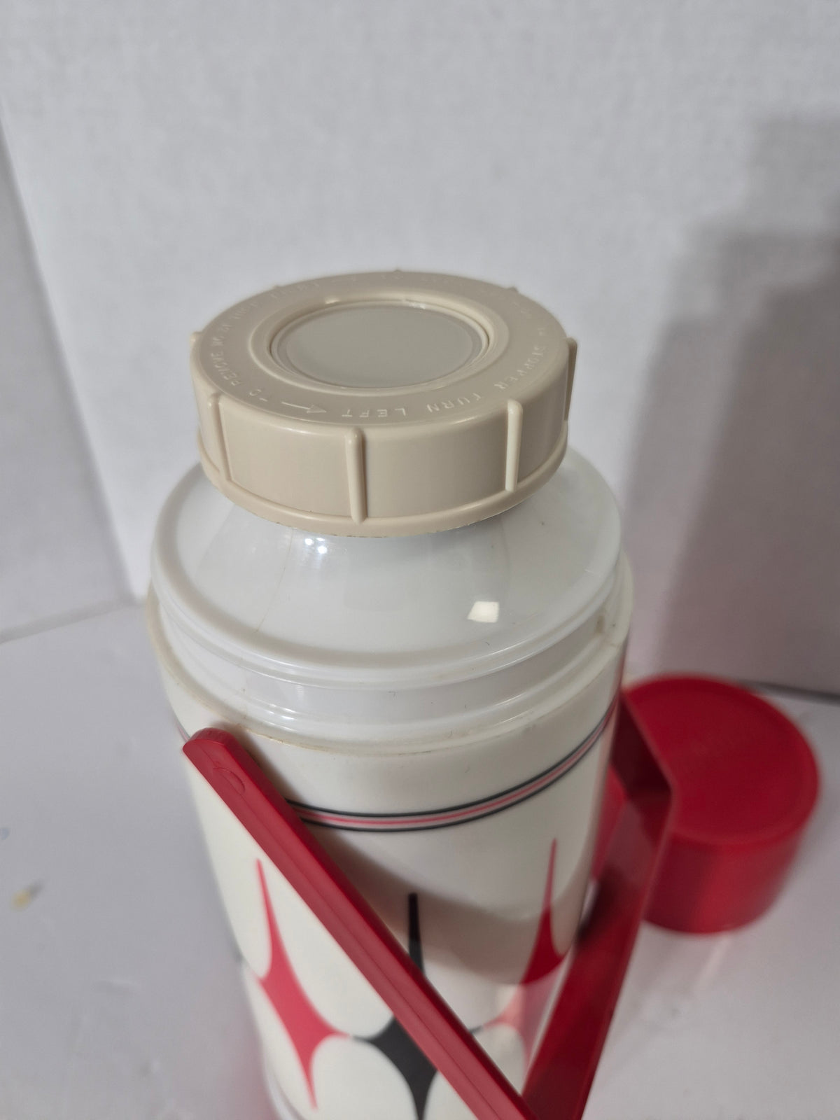 Vintage Aladdin Canada 910 mL Vacuum Bottle Thermos – Red White Black Atomic Design – 12"