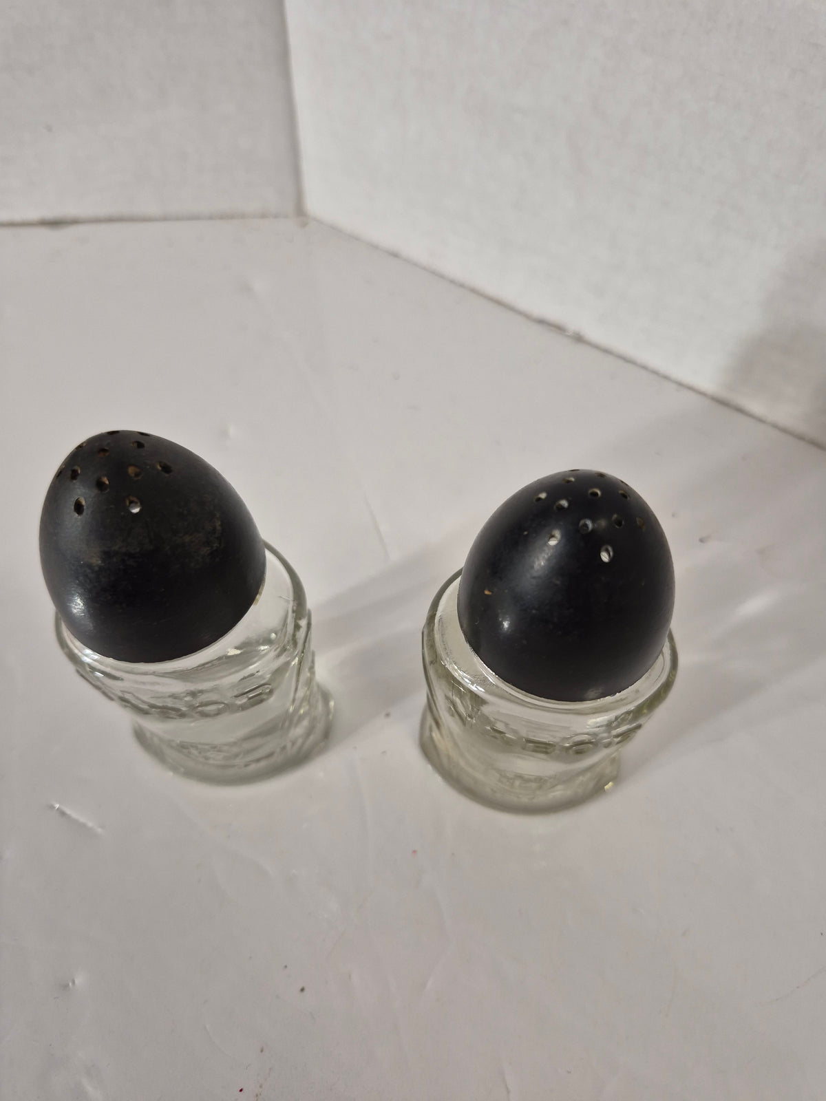 Vintage NABOB Glass Salt & Pepper Shakers – Black Bakelite-Style Tops – 4.5"