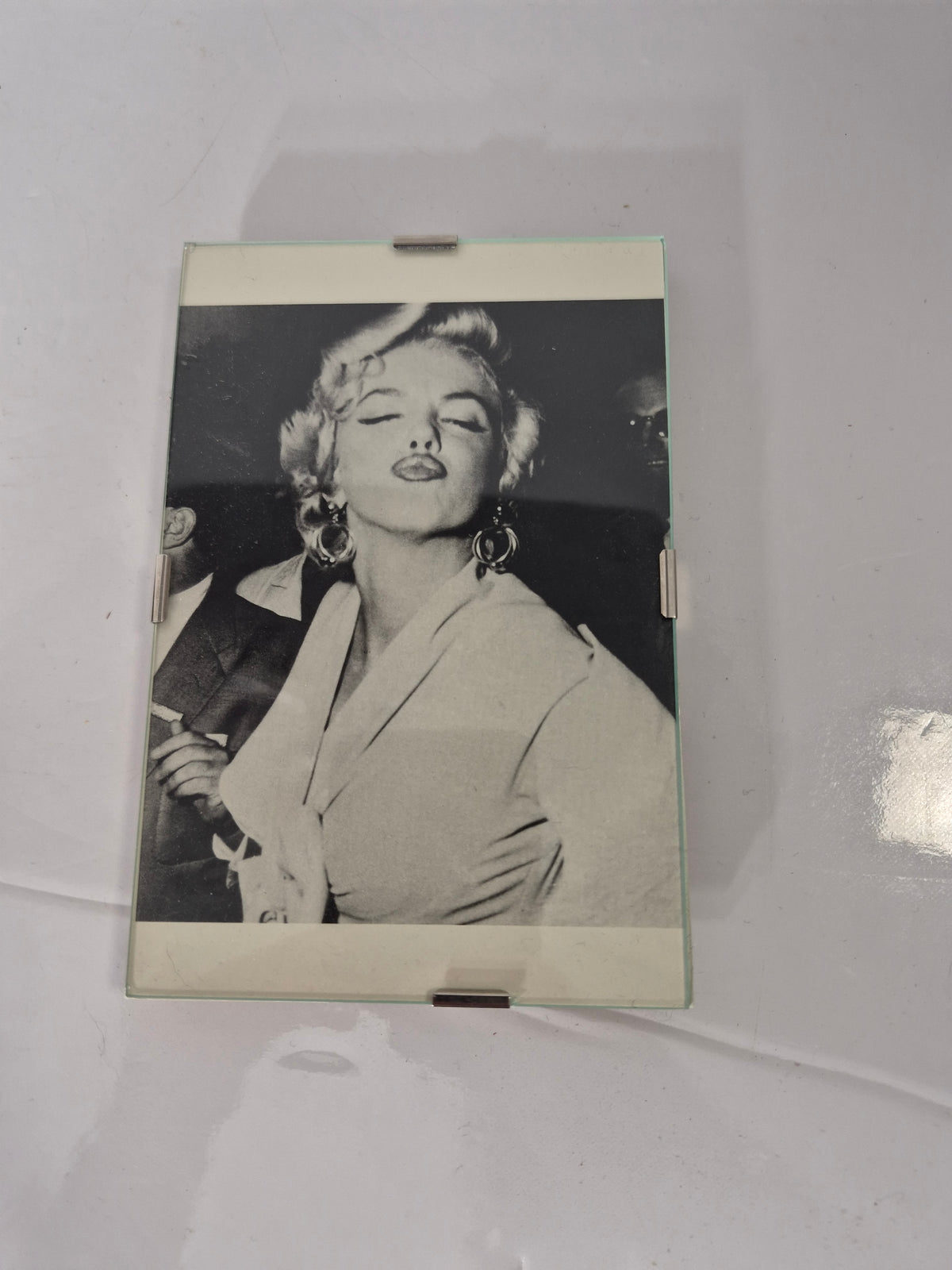 Marilyn Monroe Black & White Photo in Vintage Floating Glass Clip Frame – 4" x 6"