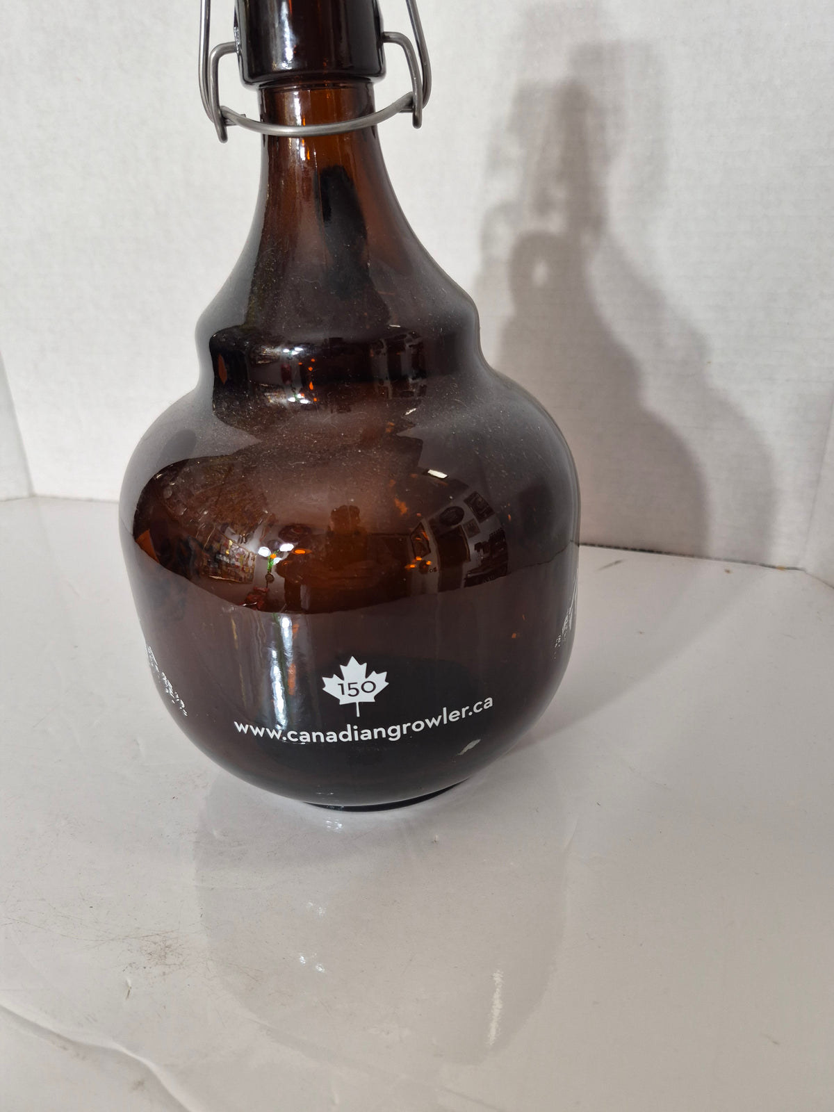 Canadian Growler Amber Glass Beer Growler – Swing-Top Bottle with Moose & Mountains – 6" x 11"