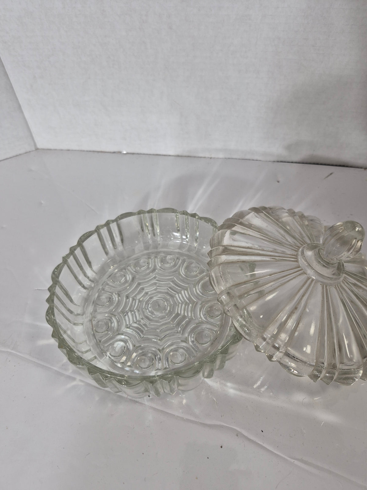 Vintage Clear Pressed Glass Lidded Candy Dish – Ribbed Sunburst Design – Scalloped Edge – 7"