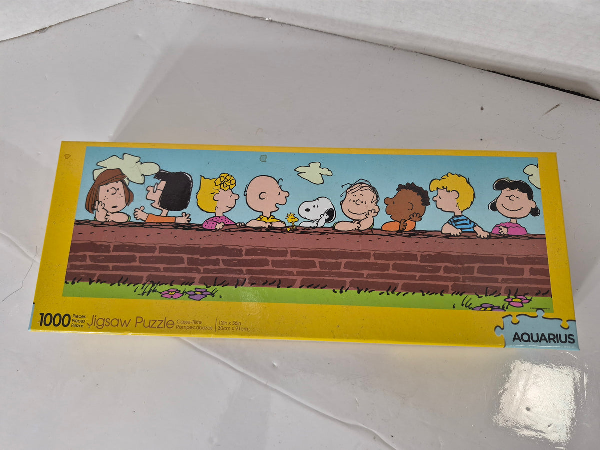 Peanuts Gang 1000-Piece Panoramic Jigsaw Puzzle by Aquarius – Charlie Brown & Snoopy – 12" x 36"