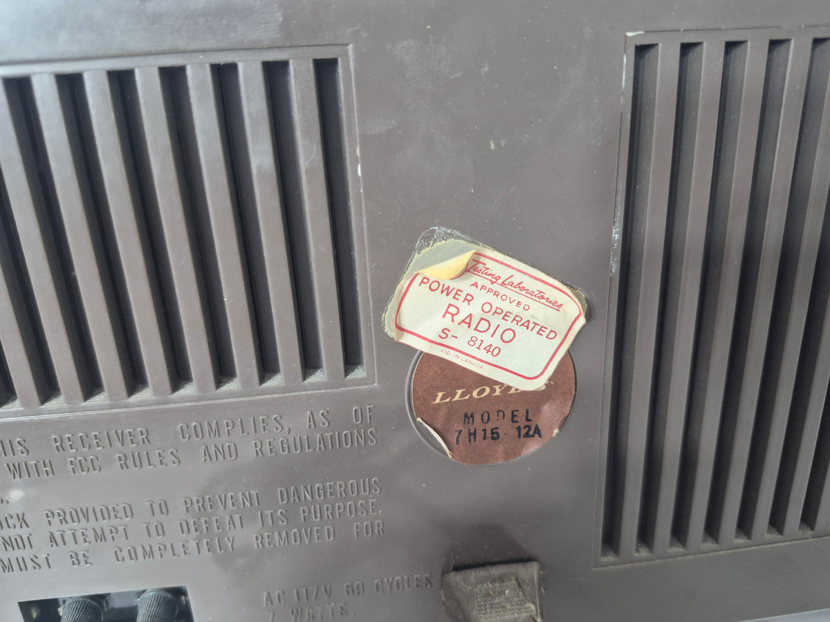 Vintage Lloyd's Solid State AM/FM Tabletop Radio – Model 7H15-12A – 2 Speaker – Working – Retro Woodgrain