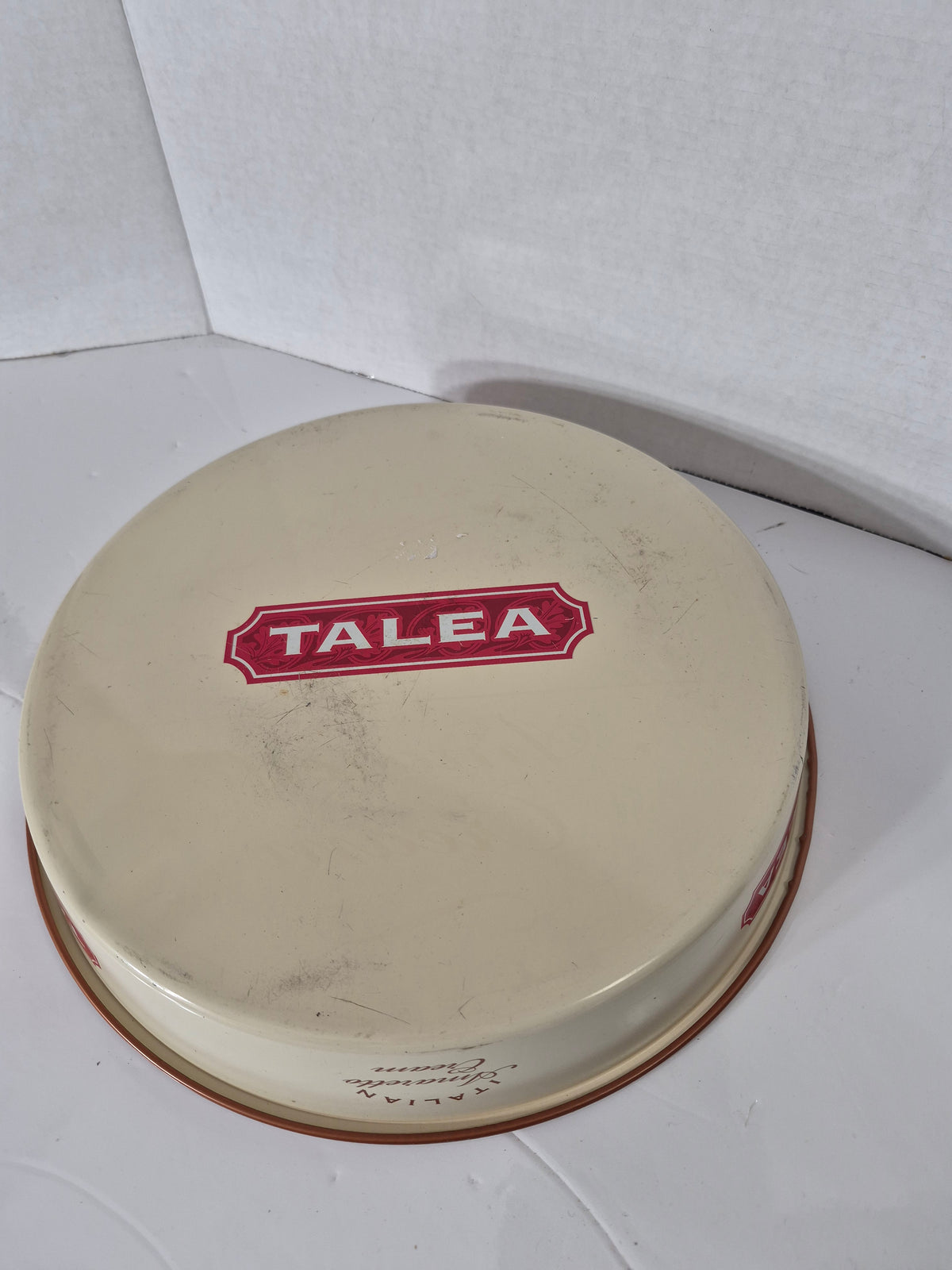 Talea Italian Amaretto Cream Tin Serving Tray – 14 in. – Red & Cream