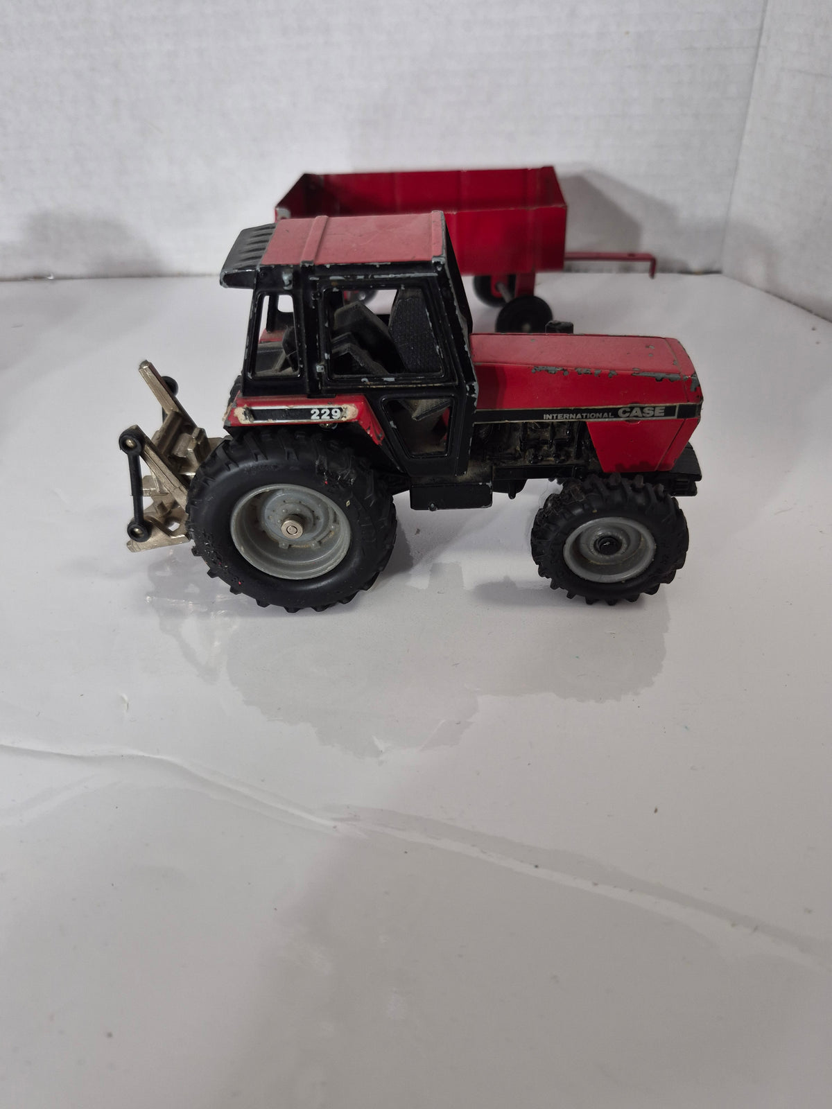 Vintage Ertl International Farm Toy Lot – Case 2294 Tractor, 2400 Baler, Auger and Wagon – 1/32