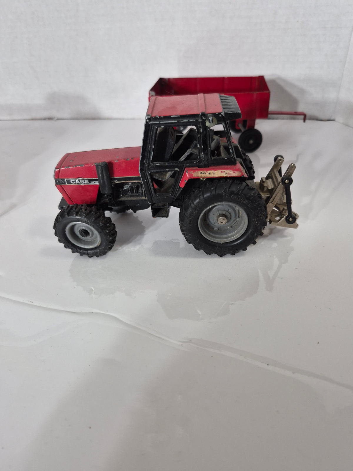Vintage Ertl International Farm Toy Lot – Case 2294 Tractor, 2400 Baler, Auger and Wagon – 1/32