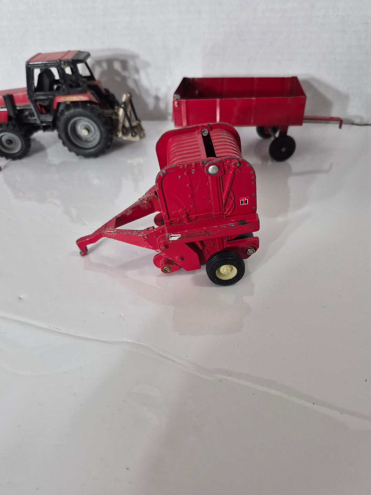 Vintage Ertl International Farm Toy Lot – Case 2294 Tractor, 2400 Baler, Auger and Wagon – 1/32