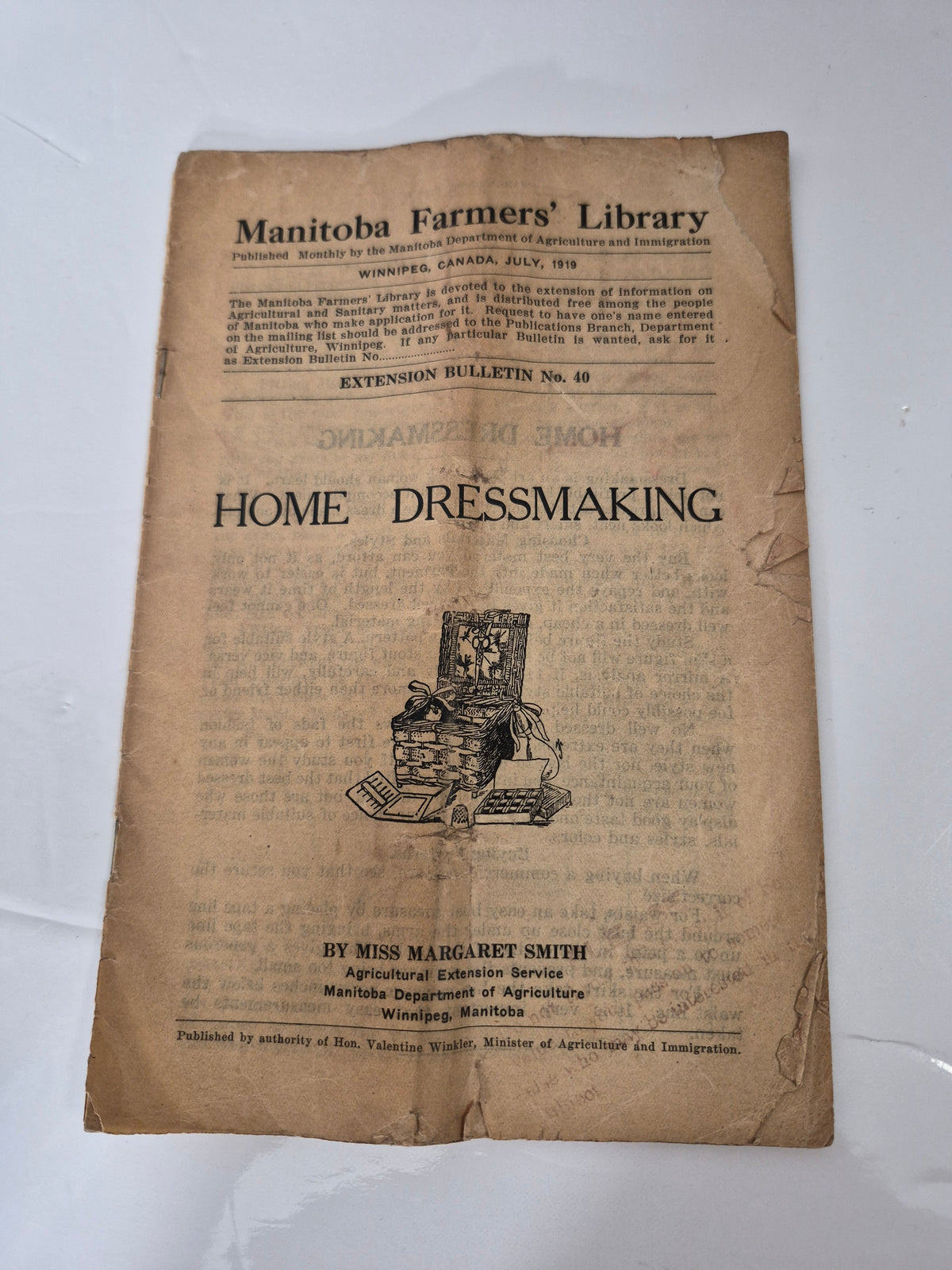 1919 Manitoba Farmers' Library Bulletin No. 40 – Home Dressmaking – Margaret Smith