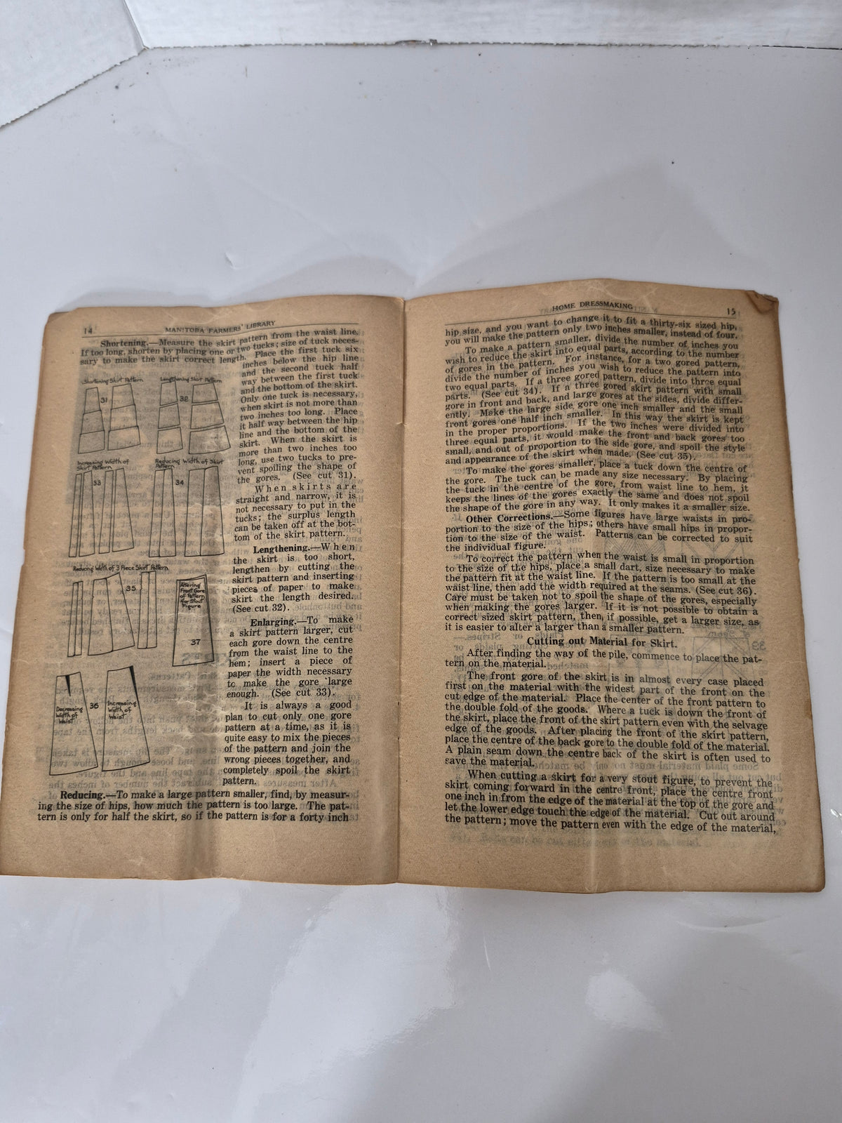 1919 Manitoba Farmers' Library Bulletin No. 40 – Home Dressmaking – Margaret Smith