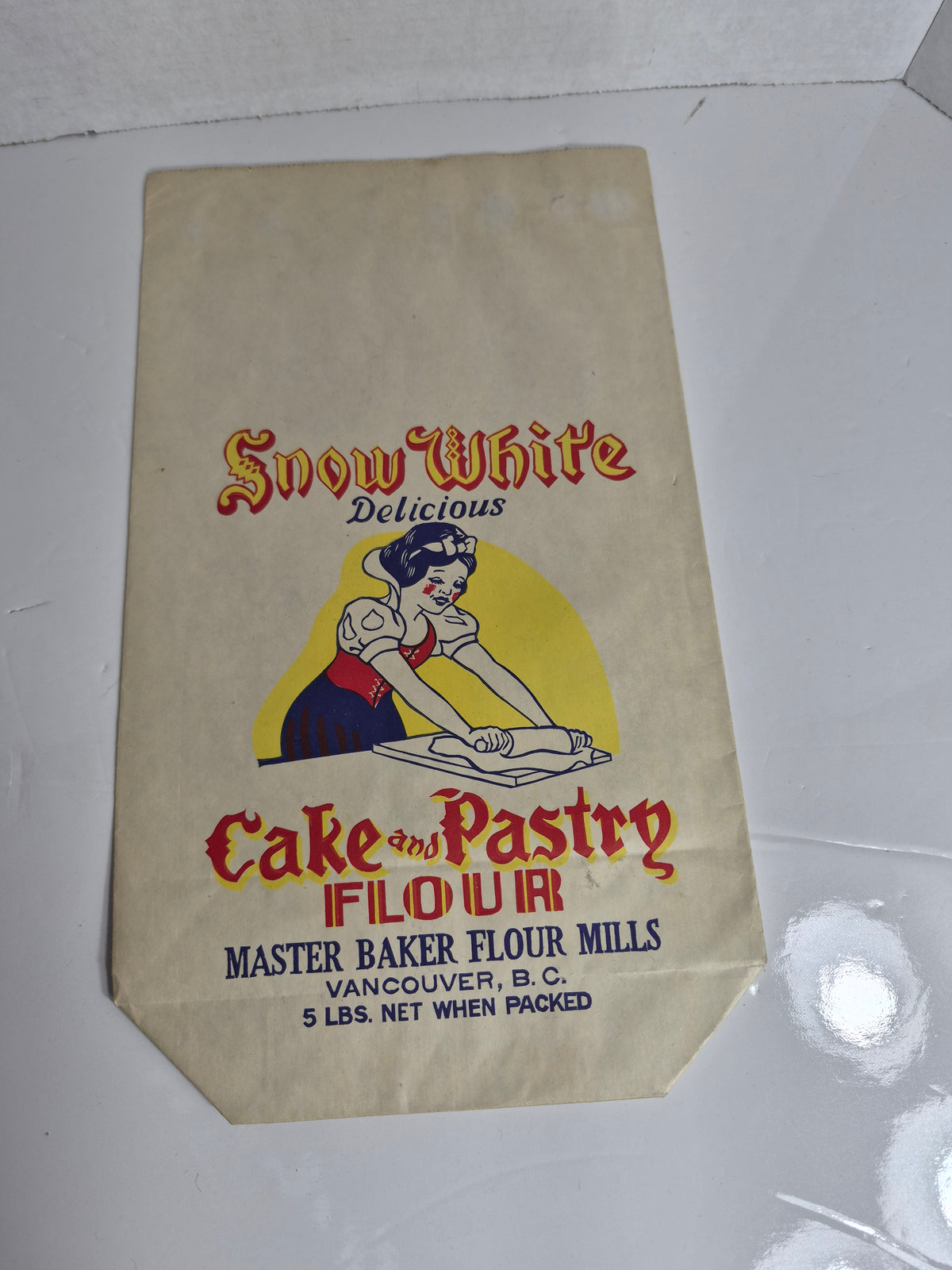 Snow White Cake and Pastry Flour Paper Bag – Master Baker Flour Mills, Vancouver B.C. – 8.5 x 14.5 in.
