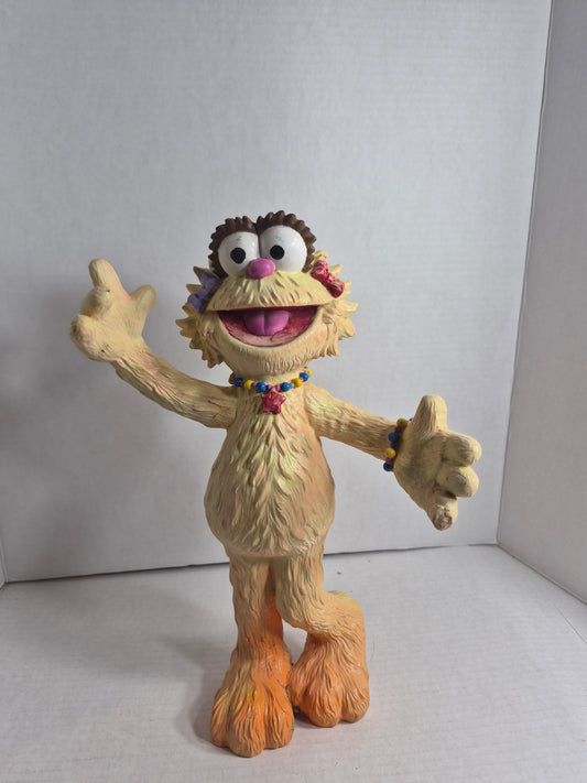 Zoe Sesame Street Garden Statue – 2006 Sesame Workshop – Beaded Necklace with Star Pendant – About 8 x 12 Inches – Repaired Right Arm
