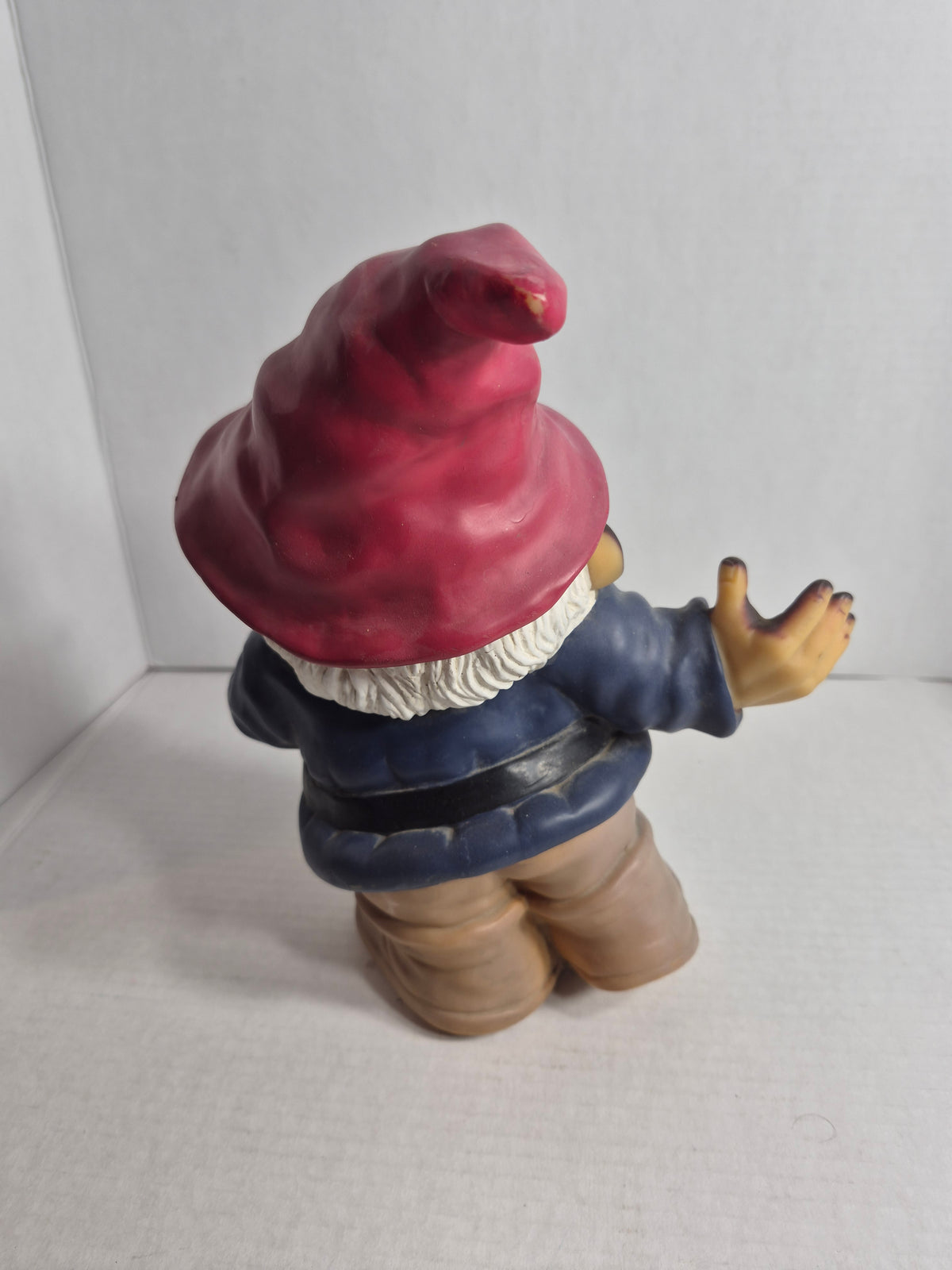 Gemmy Garden Gnome Statue – Battery Animated Gnome – Does Not Work – Red Hat and White Beard – 9 x 10 Inches – Plastic Garden Decor