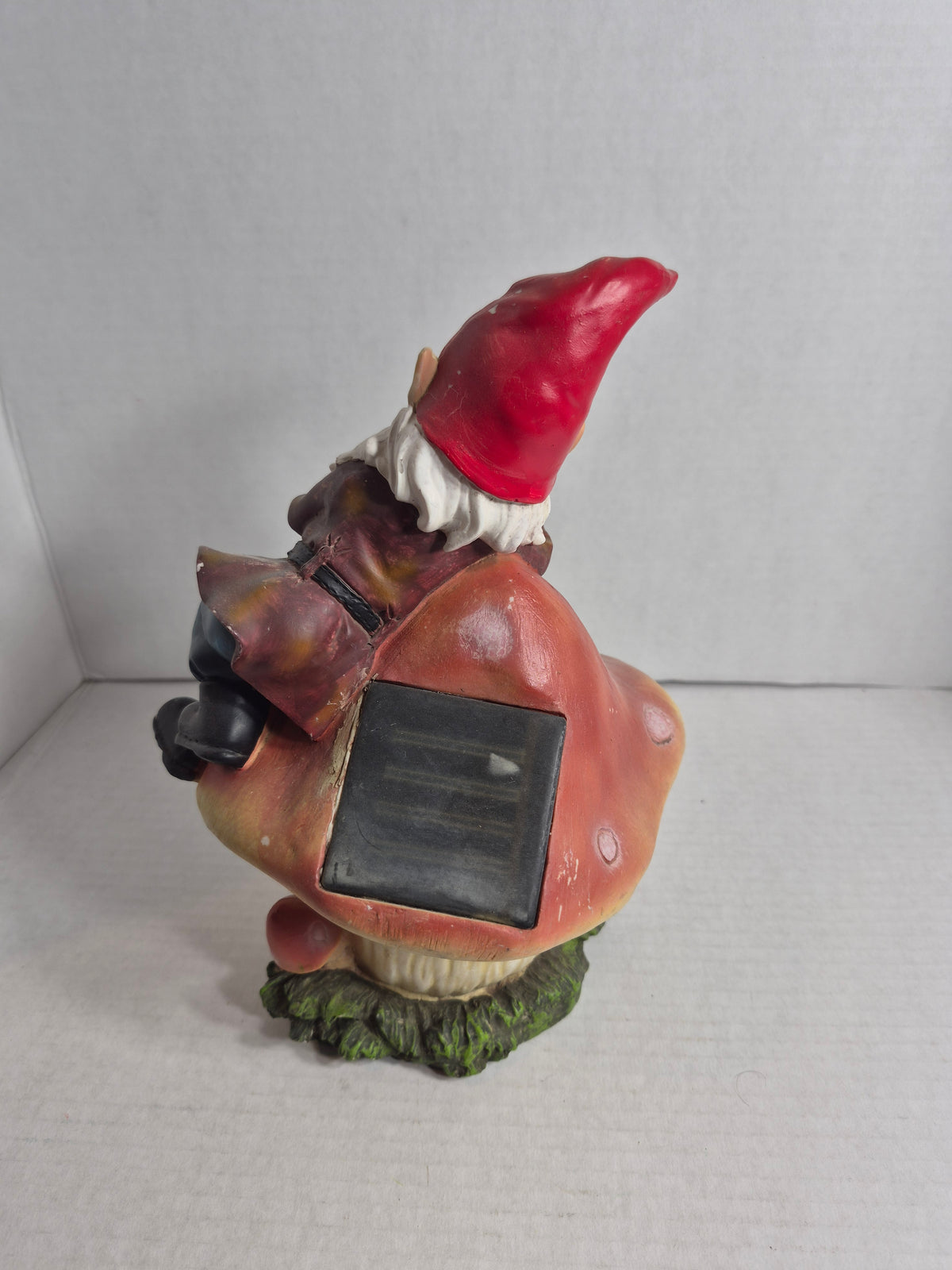 Golden Sun Garden Gnome Solar Statue – Sleepy Gnome on a Mushroom with Lantern – 6.5 x 10 Inches – Light Not Working – Garden Decor